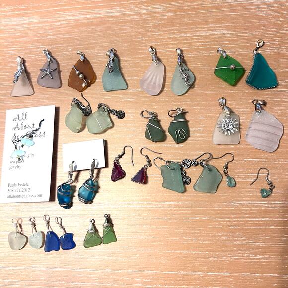LOT Seaglass Jewelry Earrings, Pendants 30 Pieces Blue, Green, Clear, Red, Brown - Picture 1 of 6